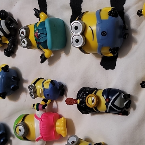 Set of 30 Minions (small) Figurines - Picture 5 of 17